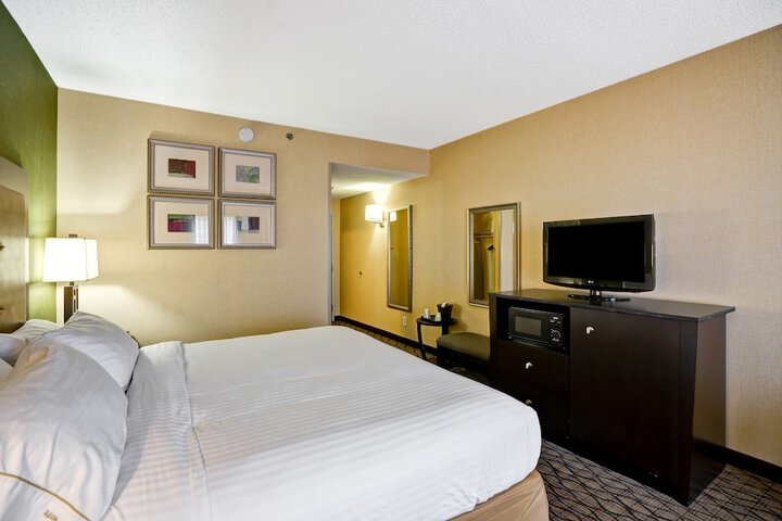 Room 5 of 32