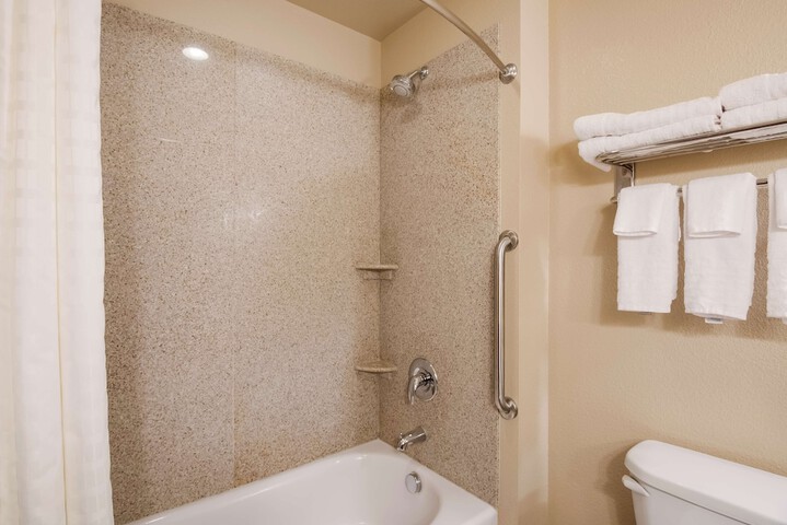 Room 16 of 28