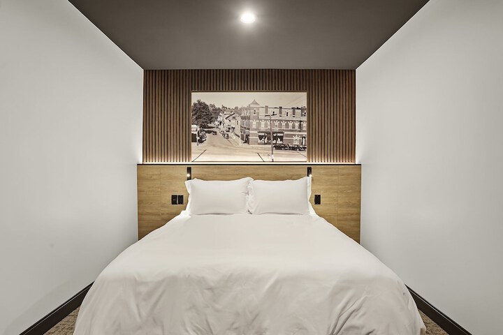 Room 30 of 35