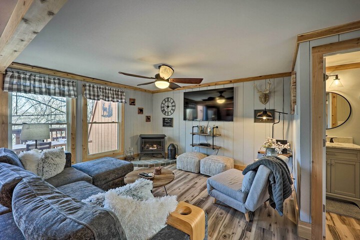1 Mi to Skiing: Beech Mountain Condo w / Fireplace!