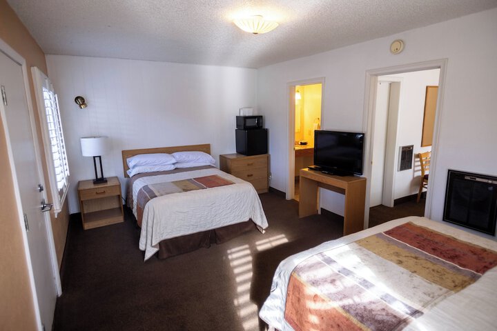 Blue Pine Motel