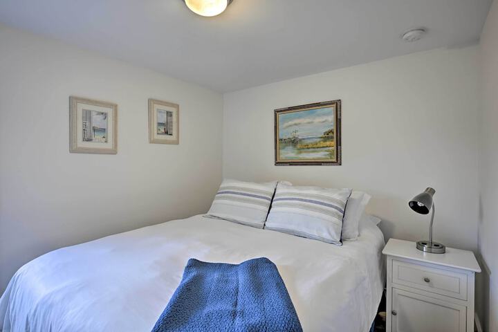 Quaint DT Greenport Apt - 2 Mi to Shelter Island!