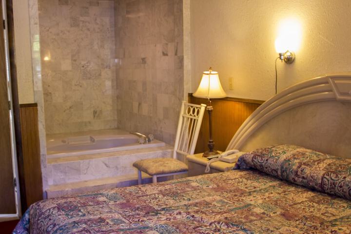 Room 9 of 35