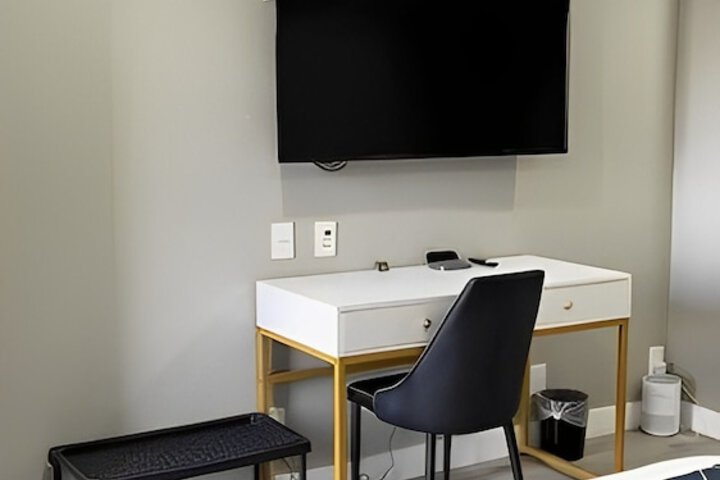 Room 17 of 38