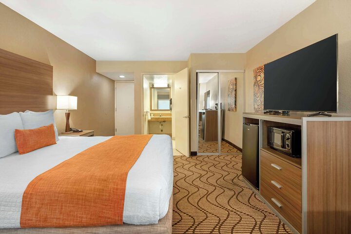 Room 19 of 36