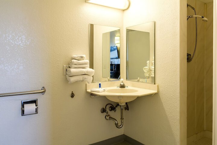 Room 3 of 7