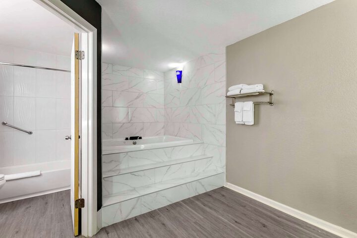 Room 15 of 30