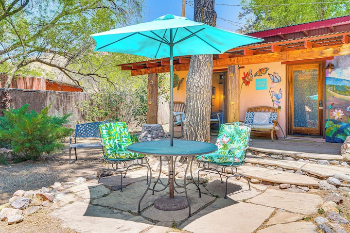 Casa Paloma Studio: Artsy & Airy w / Hot Tub Access