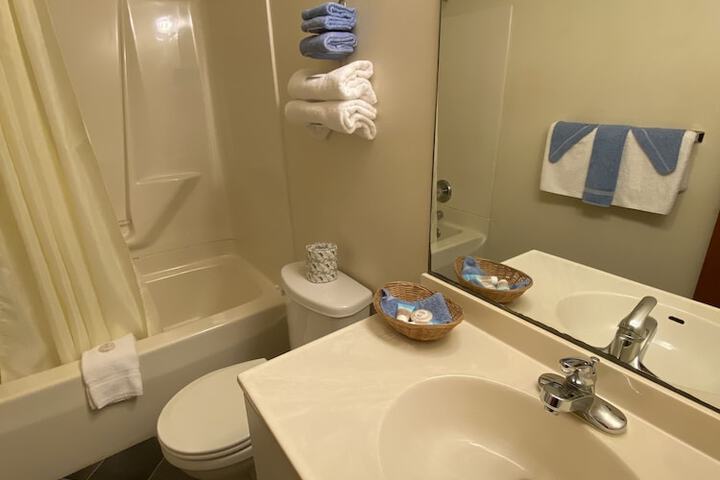 Room 7 of 16