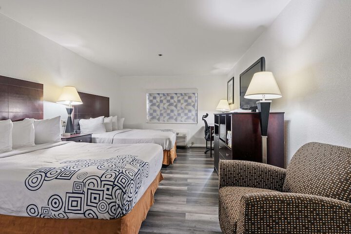 Room 4 of 17