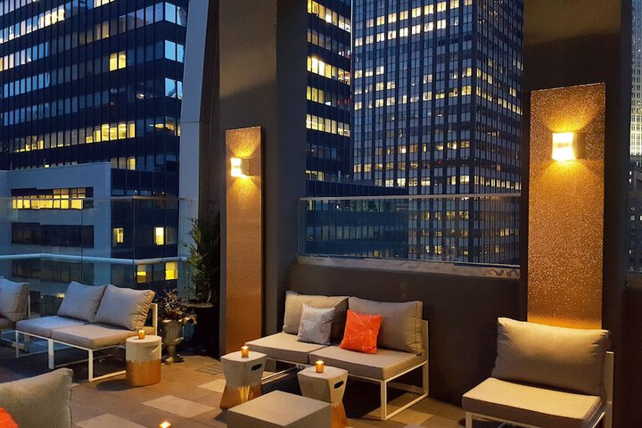 Lounge 56 of 64