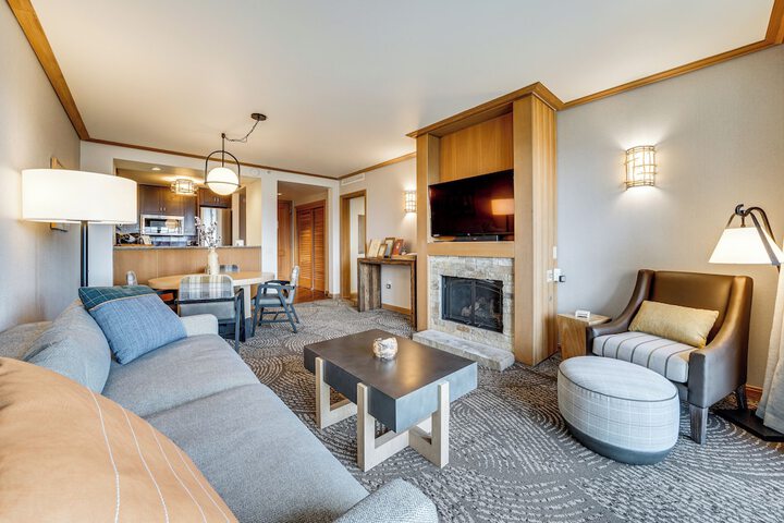 Mountain Views & Pool Access: Cle Elum Condo!