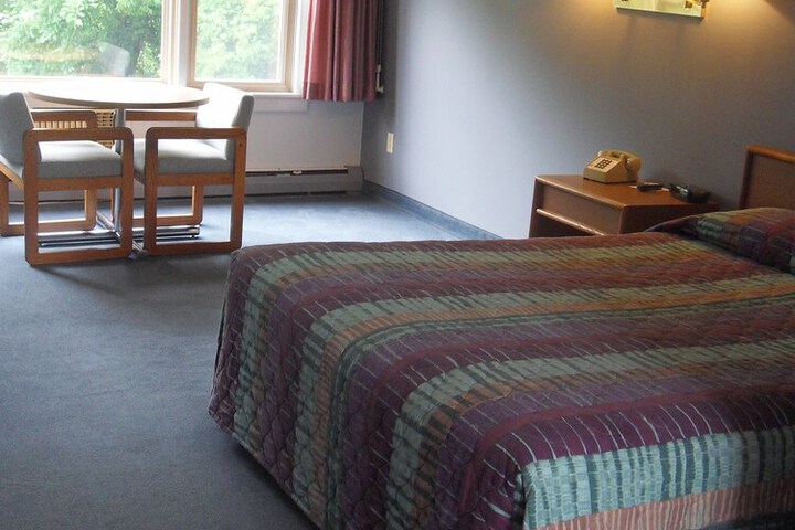 Room 33 of 40