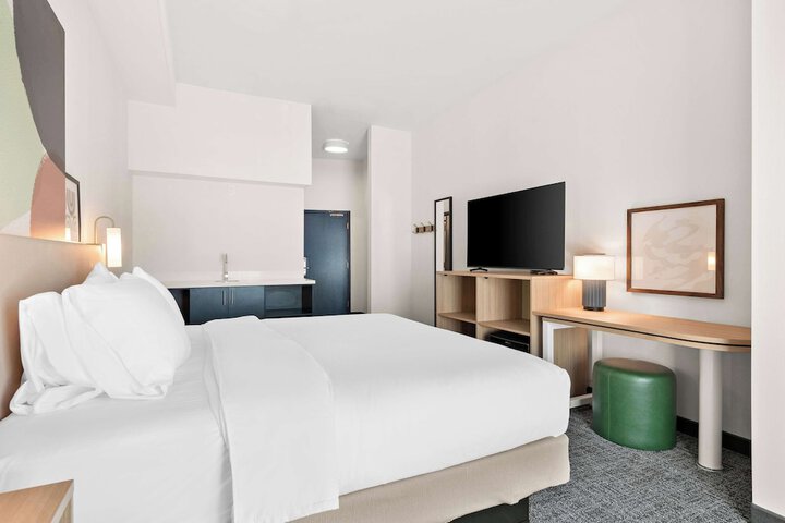 Room 10 of 38
