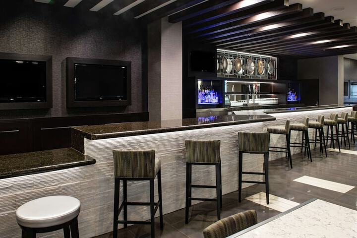 Lounge 56 of 65
