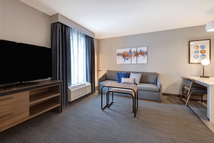 Room 33 of 54