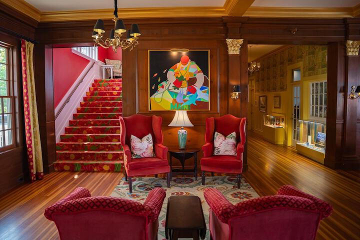 The Colony Hotel