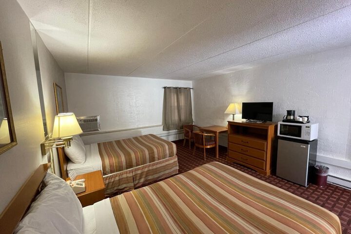 Room 8 of 28