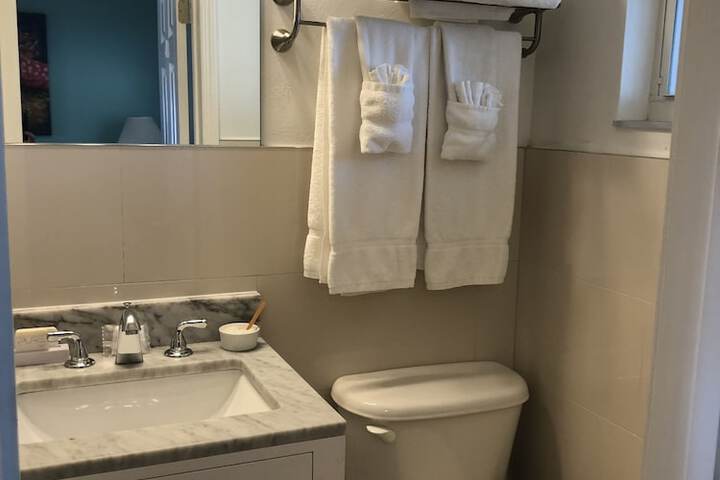 Room 102 of 198