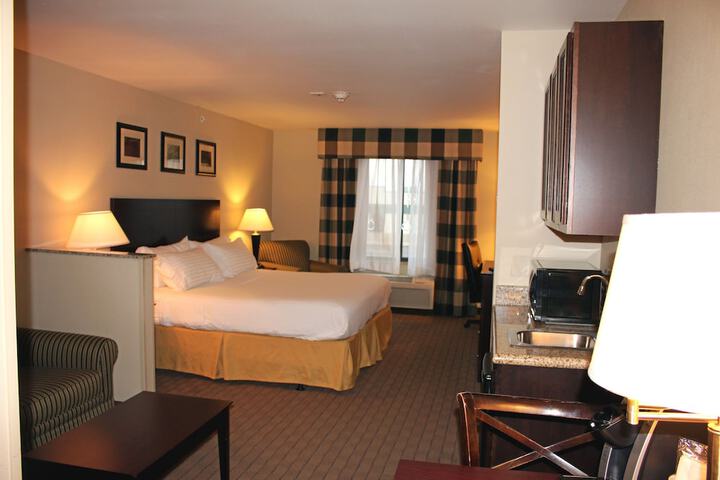 Room 30 of 48