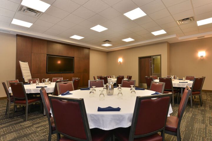 Ballroom/Hall 35 of 41