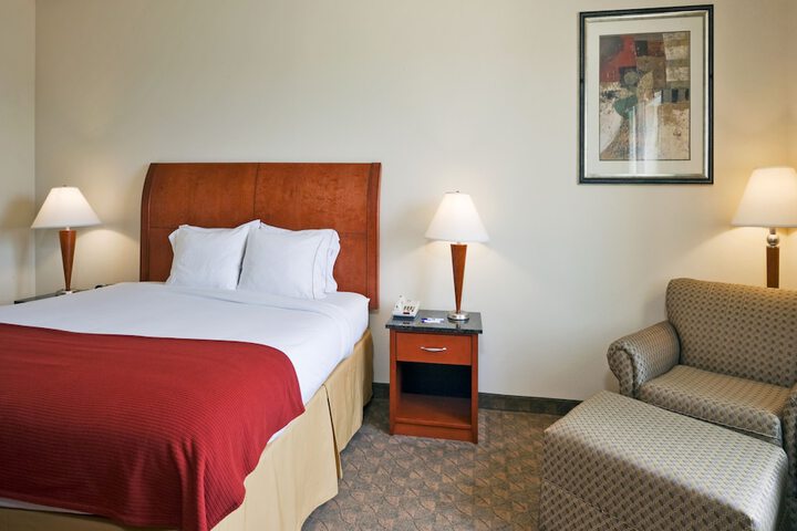 Room 12 of 32