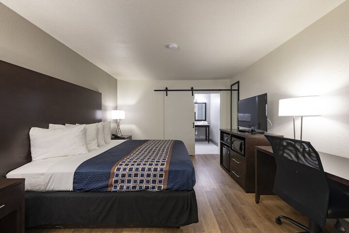 Room 30 of 48
