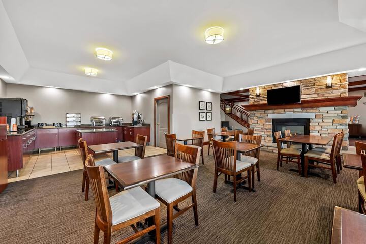Country Inn & Suites by Radisson RED Wing, MN