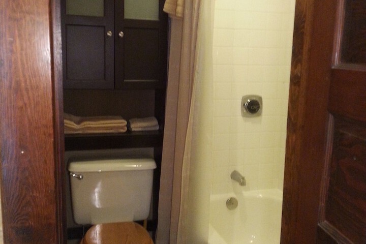 Room 16 of 28