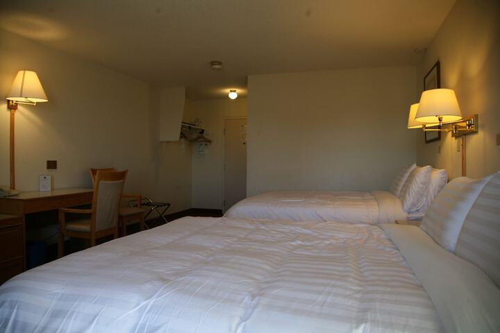 Room 21 of 28