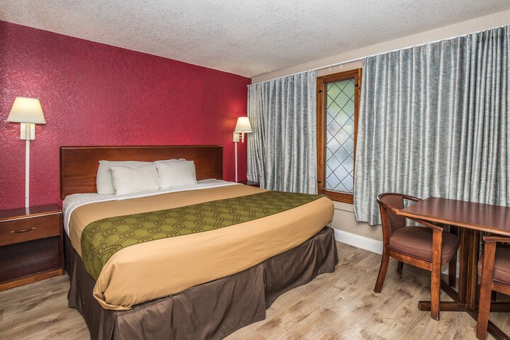 Room 12 of 48