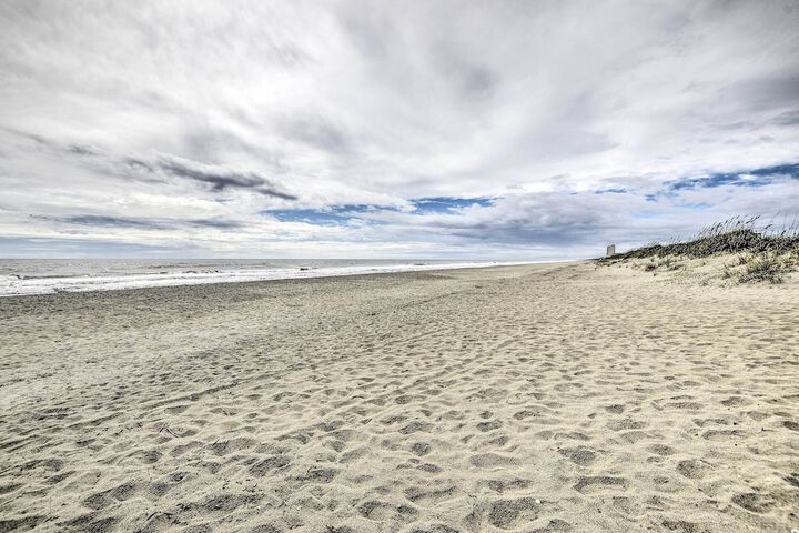 Cozy Ocean Isle Beach Condo Steps to the Beach!