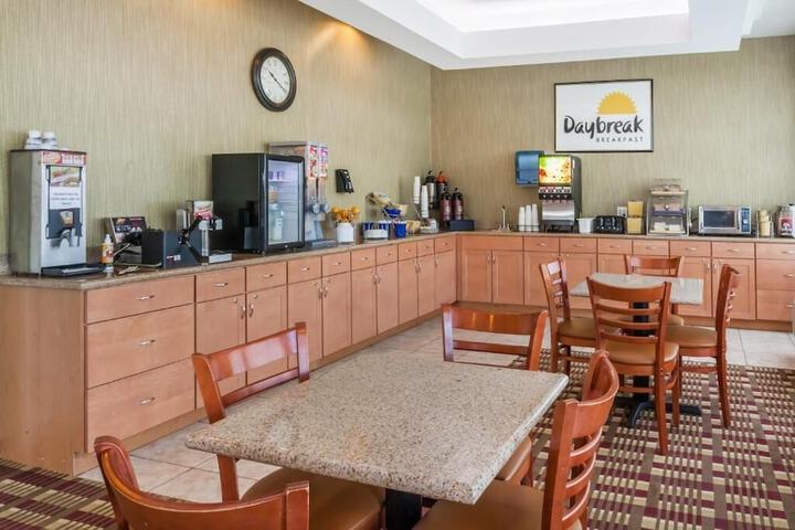 Days Inn by Wyndham Windsor Locks / Bradley Intl Airport
