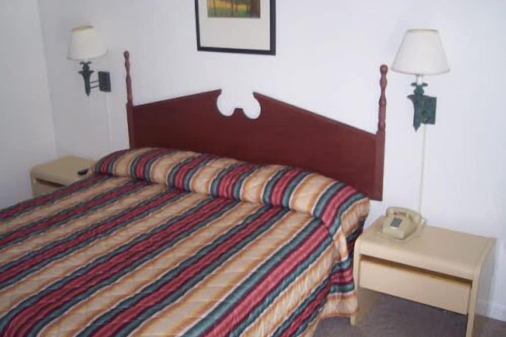 Room 5 of 18