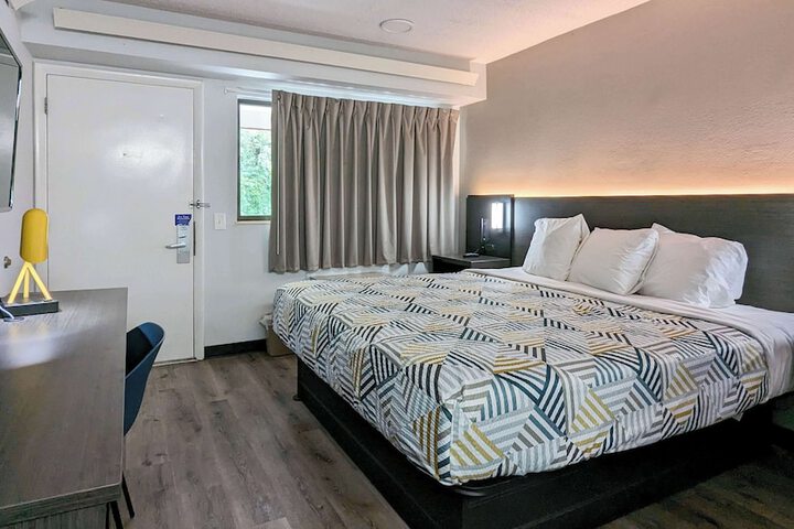 Room 35 of 46