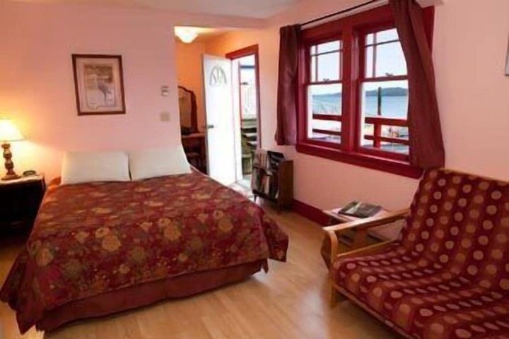 Room 9 of 11