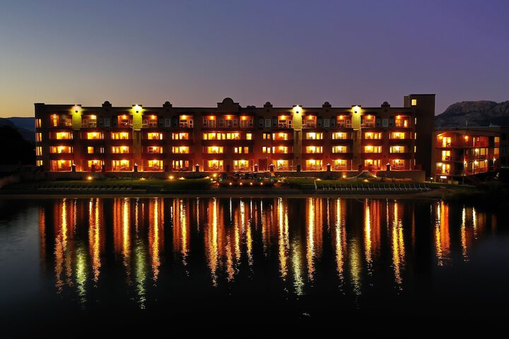 Holiday Inn Hotel & Suites Osoyoos by IHG