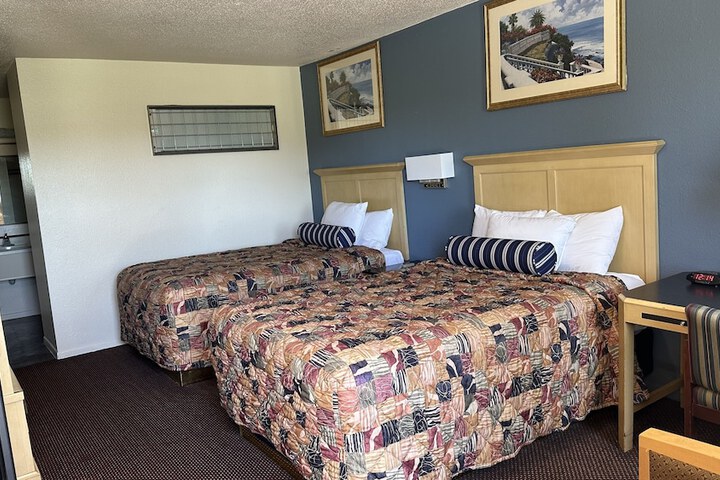 Room 10 of 26
