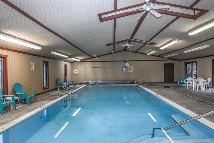 Sunplace 30 by Taylor Made Deep Creek