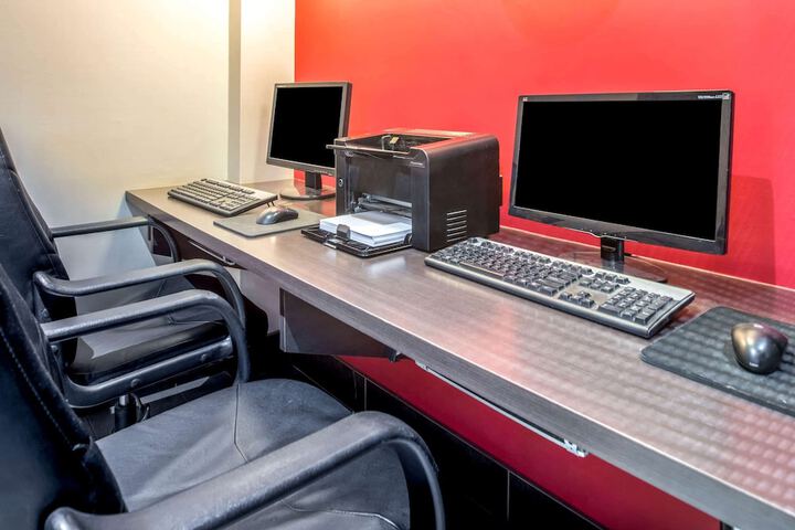 Business Center 35 of 37