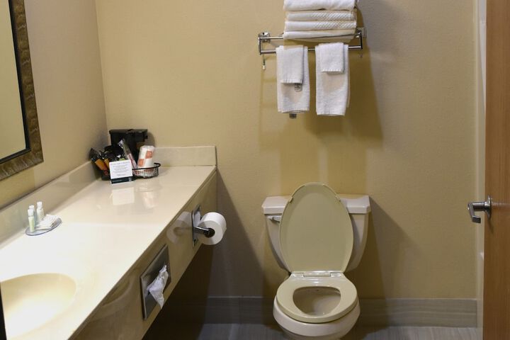 Quality Inn & Suites Brooks Louisville South