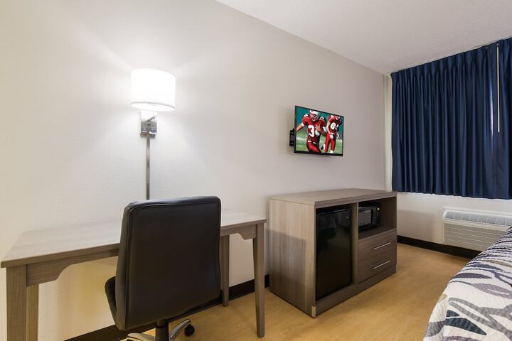 Room 27 of 38