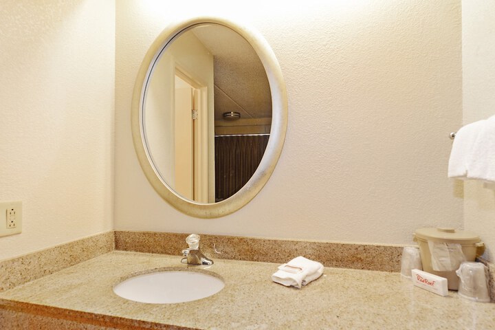 Room 14 of 22