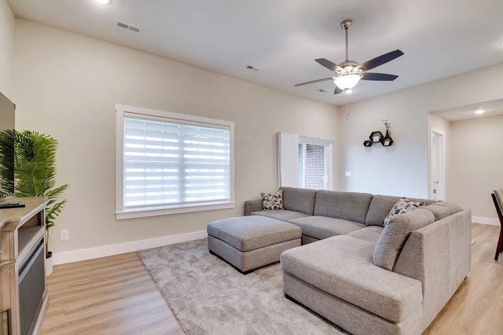 Charming Ozark Abode w / Yard & Pool Access