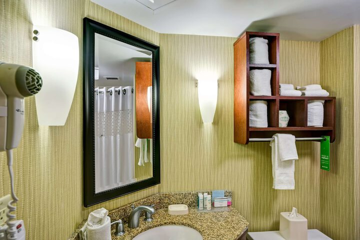 Room 15 of 40