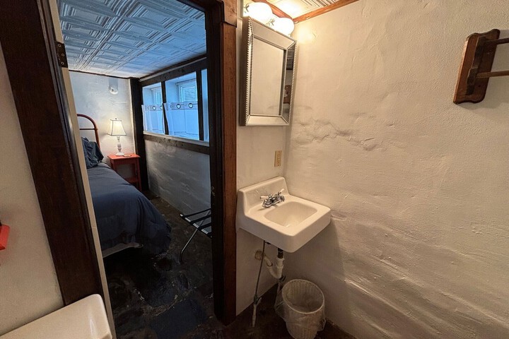 Room 59 of 82