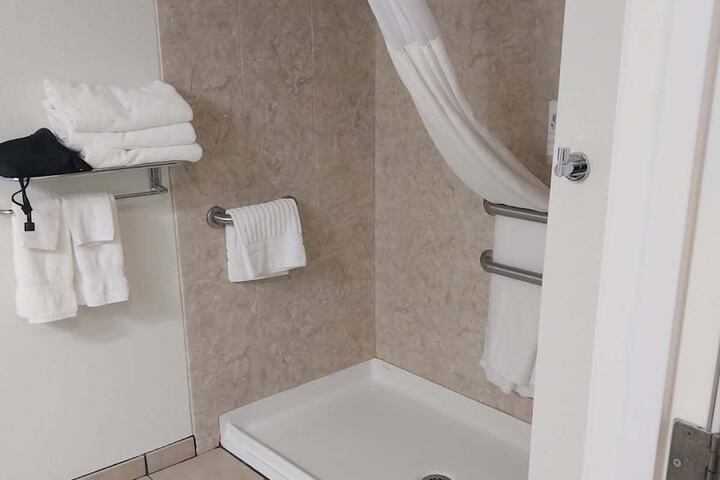 Country Inn & Suites by Radisson Platteville, WI