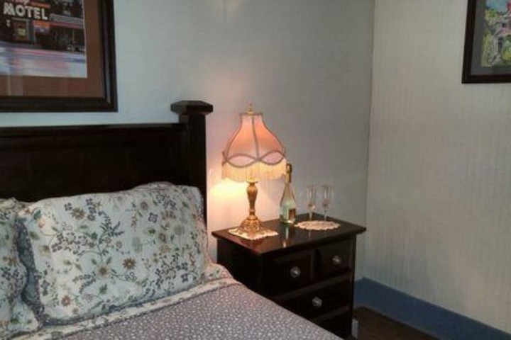 Room 25 of 104