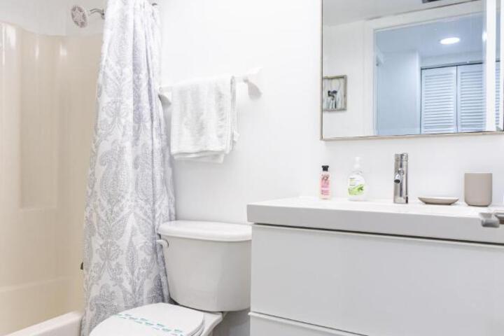 Bass & Sun Condominium 2 / 2 Bedroom
