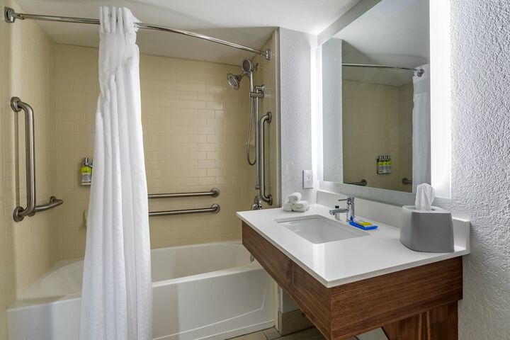 Room 15 of 40
